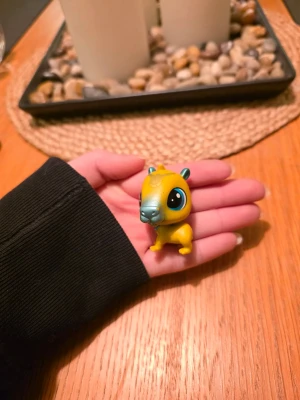 Littlest pet shop - Littlest pet shop capybara Finns fler i min profil för samfrakt. Följ gärna mitt konto då jag kommer lägga upp fler figurer😊
