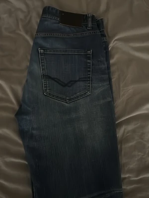 Jeans med unik tvätt - Sköna billiga jeans med en unik tvätt✌️