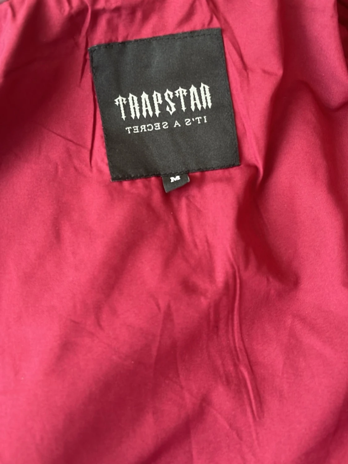 Röd vindjacka från Trapstar - 1