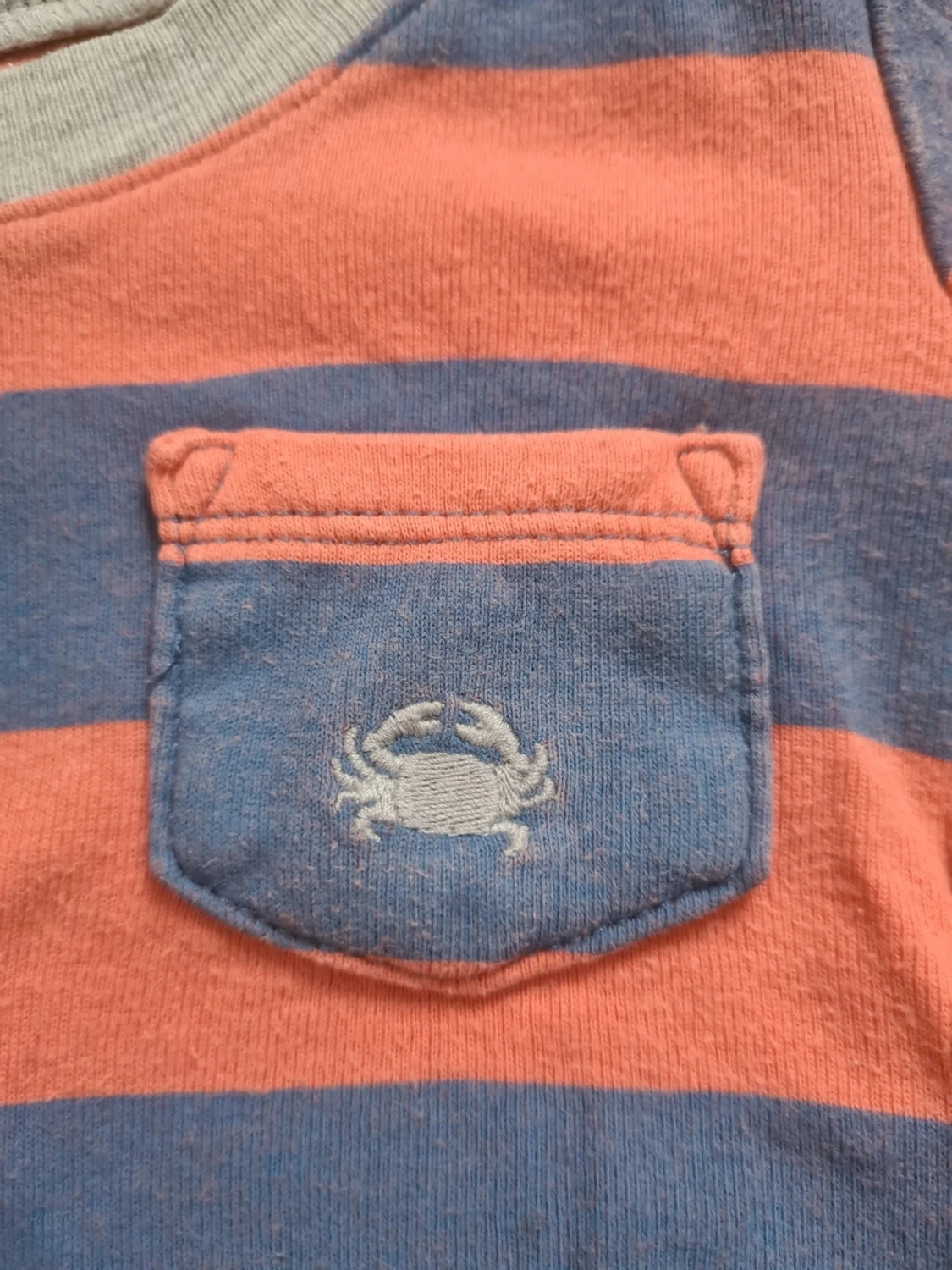 Randig t-shirt med ficka - 2