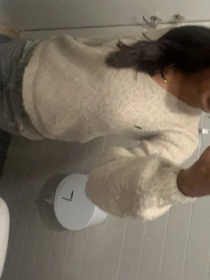 Beige stickad tröja - Mysig beige stickad tröja från JDY!!