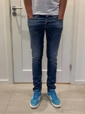 Bundle 3 Jeans  - Säljer nu dessa Replay Anbass Hyperflex Jeans, W32 o L34, skriv för fler bilder/frågor🙌🏼 säljer nu dessa Dondup George Jeans i storlek 33 med snygga slitningar i populär design, Skriv för fler bilder/frågor🙌🏼 Säljer nu dessa super feta dondup George Jeans i storlek 32, skriv för fler bilder/frågor🙌🏼