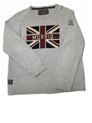 Morris tröja - Eftertraktad tröja i superfint skick, nytvättad och strykt Storlek L, lite slimfit passform Skicka gärna prisförslag om du inte är nöjd med priset (endast 359kr om du följer mig) och fråga mig om du har frågor!