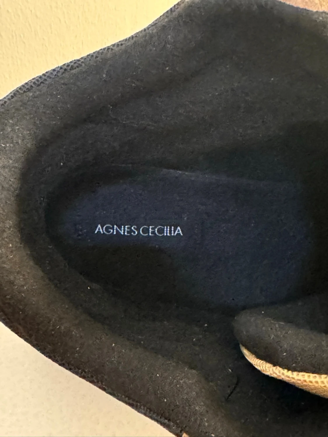 Beige och svarta kängor från Agnes Cecilia - 6