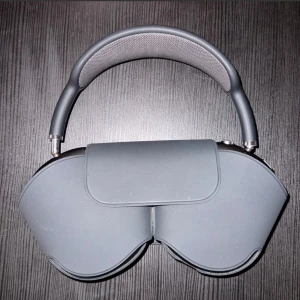 Air pods max - Allt original med följs även laddar sladden. Ny pris 6990 även kvitto finns kvar.