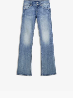 Ljusblå bootcut jeans - Säljer dessa jeans ifrån Bershka low waist bootcut jeans💕 OBS ljusare färg än på bilden men det är exakt samma model ! Använd fåtal gånger☺️