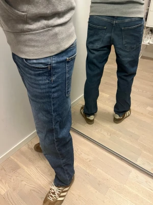 Hm jeans  - Ett par riktigt sköna H&M jeans i storlek 158/XS. Varsamt använda i väldigt bra skick, bara att skriva om du har någon fråga. 