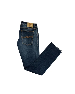 Nudie jeans - Nudie jeans med riktigt snygg tvätt. Storlek W31 L34. Nedsydda som ses på bild vilket ger karaktär till jeansen
