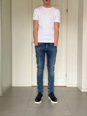 2 X-Dondup - Säljer nu dessa snygga Dondup George jeans, skriv för fler bilder/frågor🙌🏼 Säljer nu dessa Dondup George Jeans, skriv för fler bilde/frågor🙌🏼