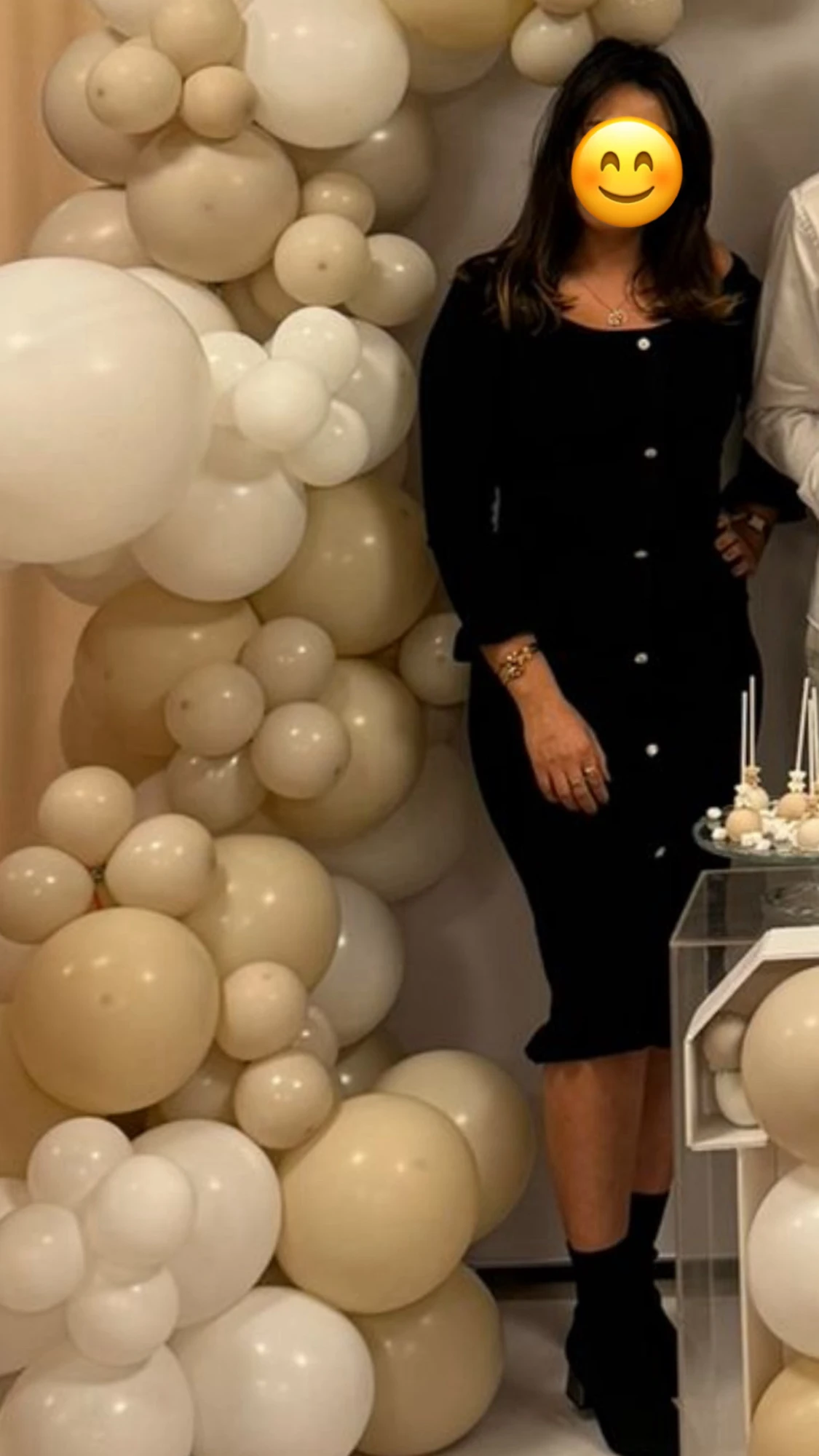 Svart långklänning med knappar från SHEIN - 1