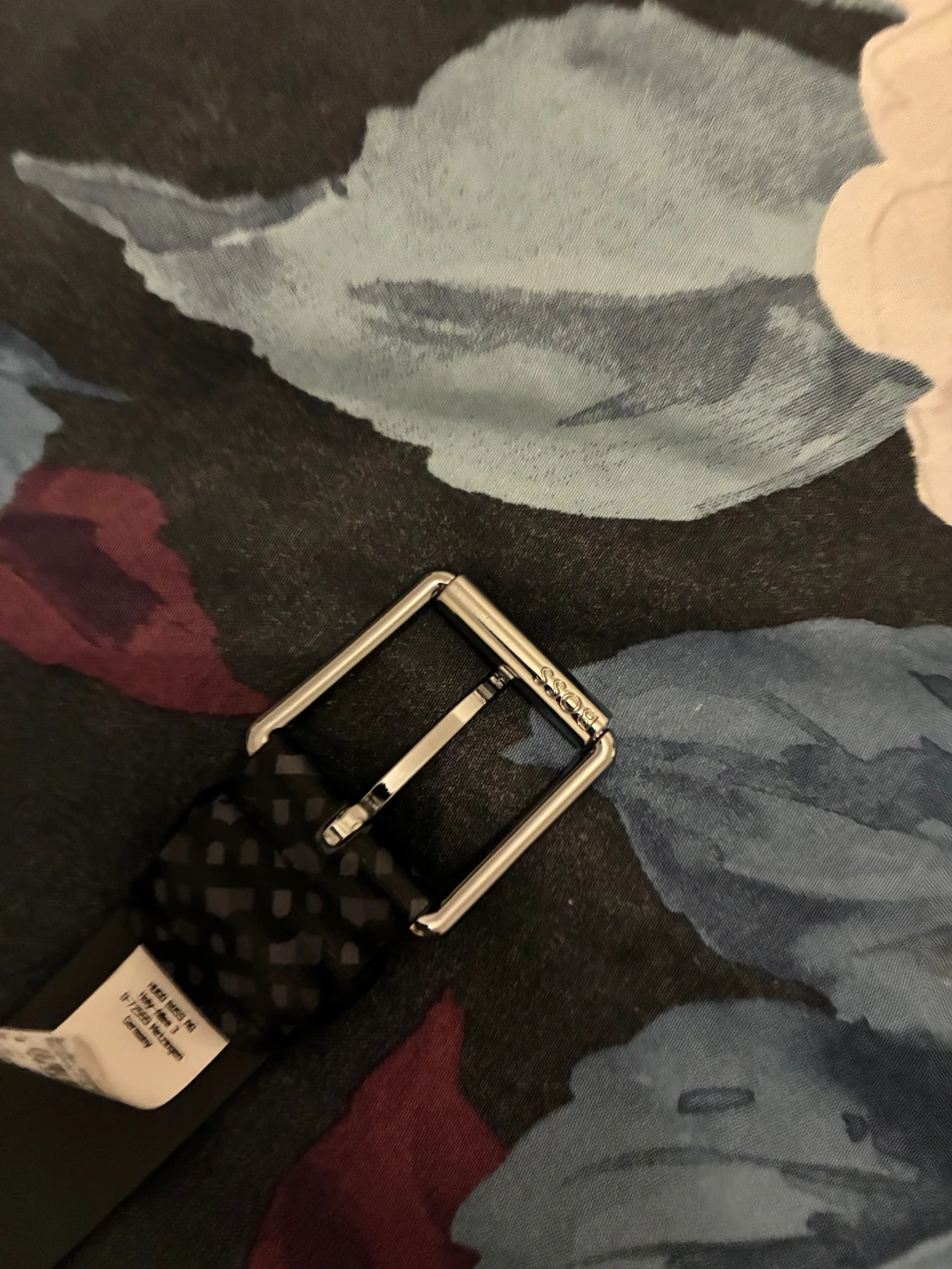 Svart bälte med rutmönster( Hugoboss) - 4