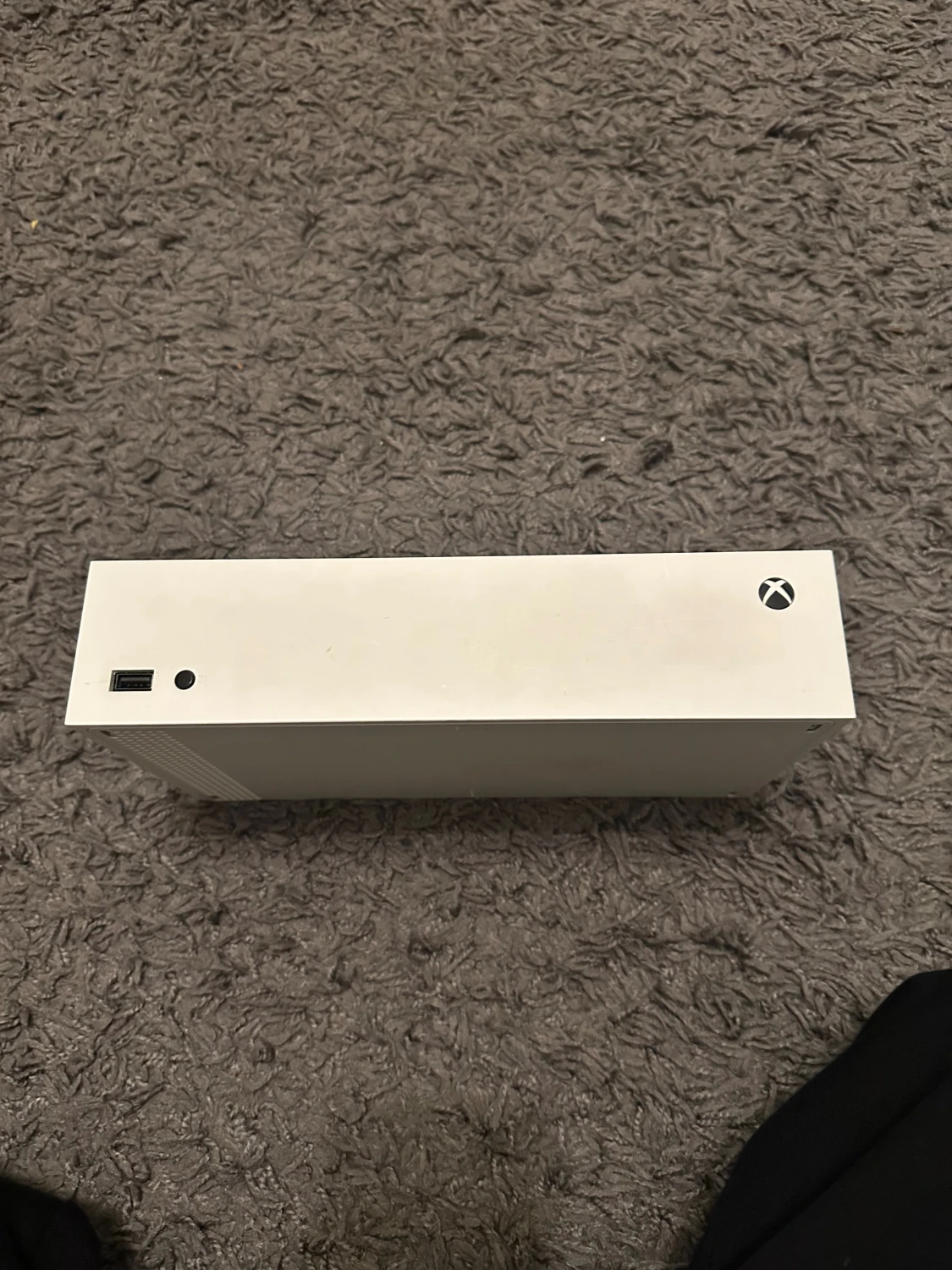 Xbox Series S med två kontroller - 2
