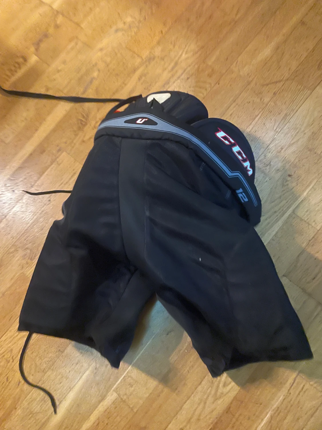 Svarta hockeyshorts från CCM - 1