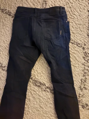 NEUW JEANS - Säljer mina Neuw Jeans då jag ej använder de använda fåtal gånger nypris 1500 storlek 34/32 men mindre i midjan än 34 skulle jag säga passar mig som har 31-32