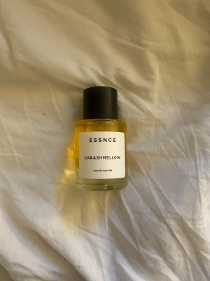 Essnce parfym Carashmellow - Parfymen är använd en gång. Priset kan diskuteras, men köp gärna direkt om du vill ☺️ 