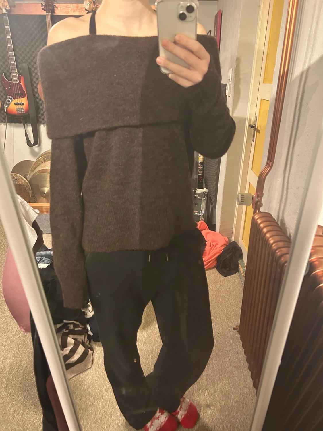 Off shoulder stickad tröja