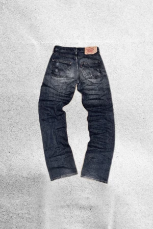 Vintage Levi’s 501 - Vintage jeans från Levis. Modell 501. Storlek: W28 L34. Hör gärna av dig vid frågor eller funderingar.