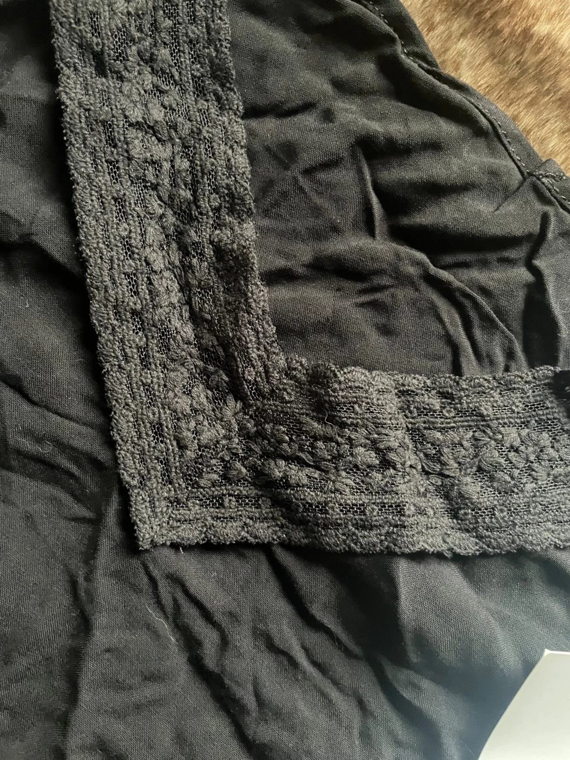 Svart linnetopp med spets från Amisu - 1