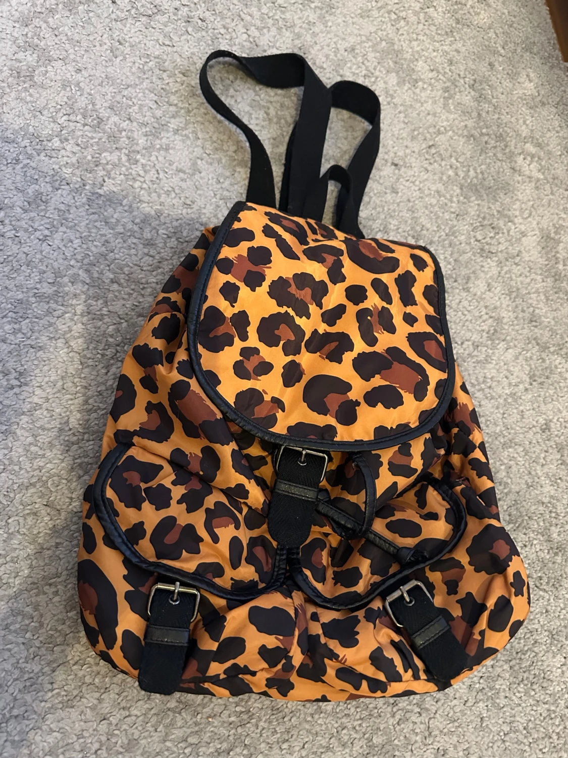 Leopardmönstrad ryggsäck i syntet från H&M - 4