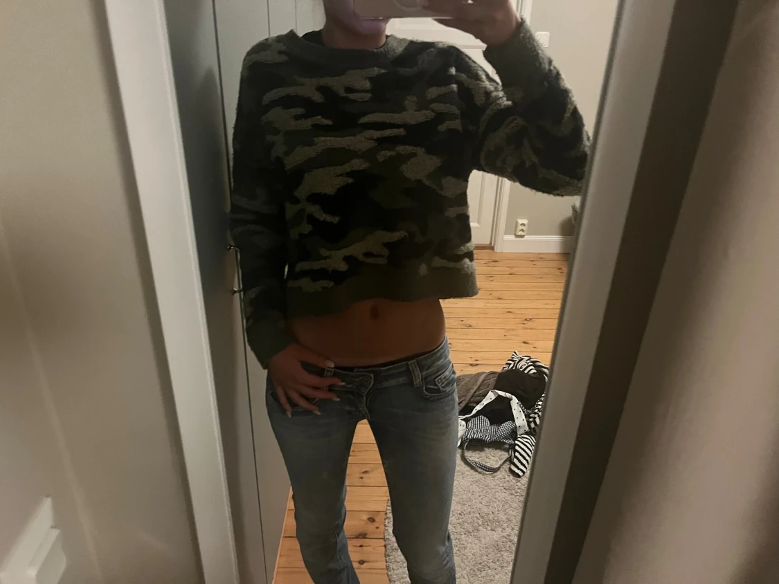 Croppad camouflage stickad tröja - 1