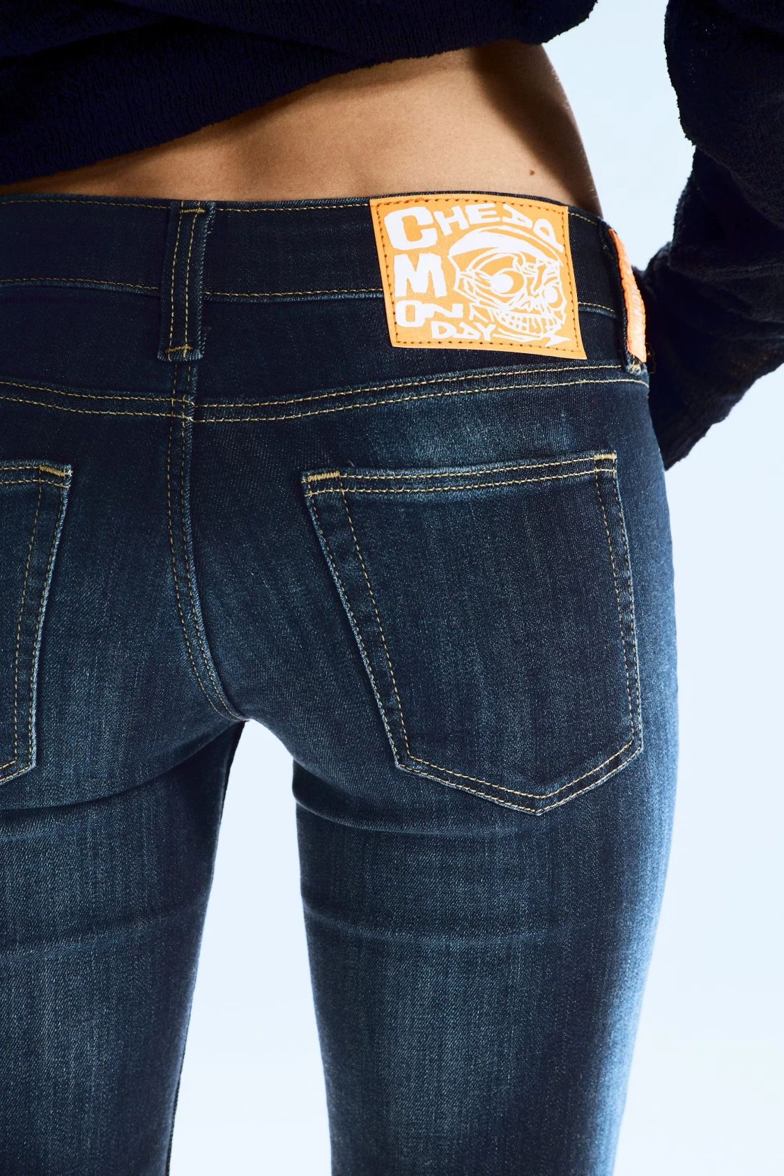 Low waist bootcut jeans från Weekday! - 2