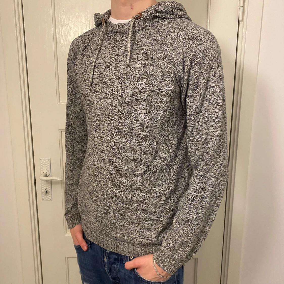 Grå Stickad Hoodie