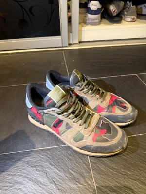 Valentino Rockrunners  - Säljer dessa feta Rockrunners i väldigt bra skick! Använda fåtal gånger. Skriv vid minsta lilla fundering!