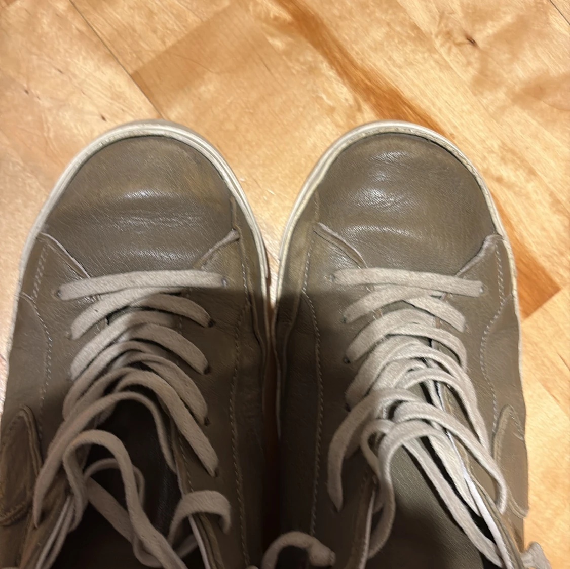 Olivgröna Philippe Model sneakers - 2