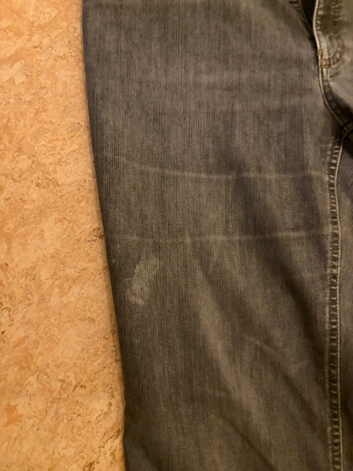 Grå straight jeans från atlier  - 2