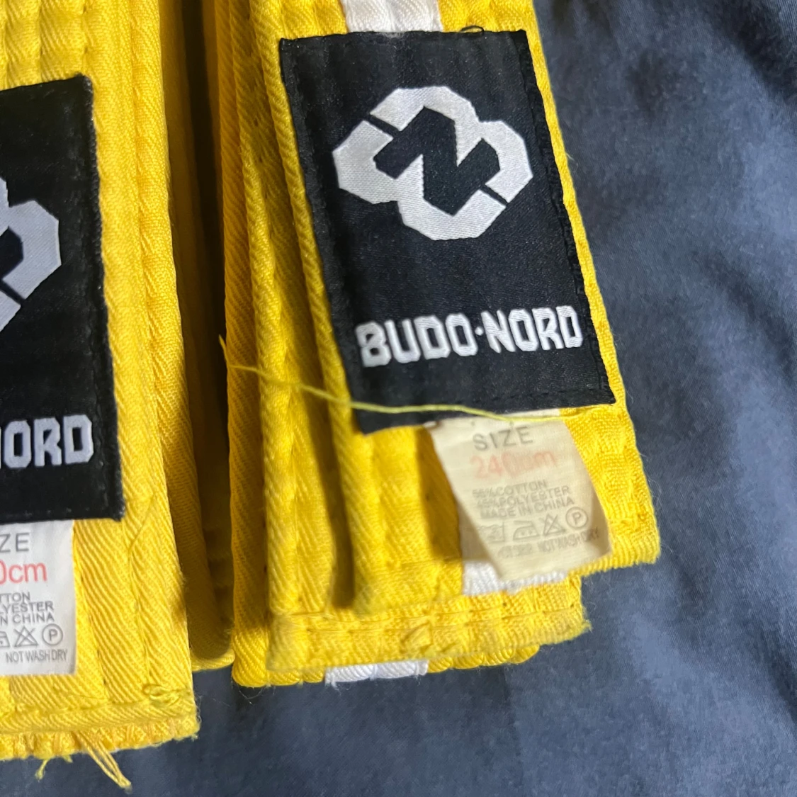 Gult Budo-Nord bälte med vit rand - 2