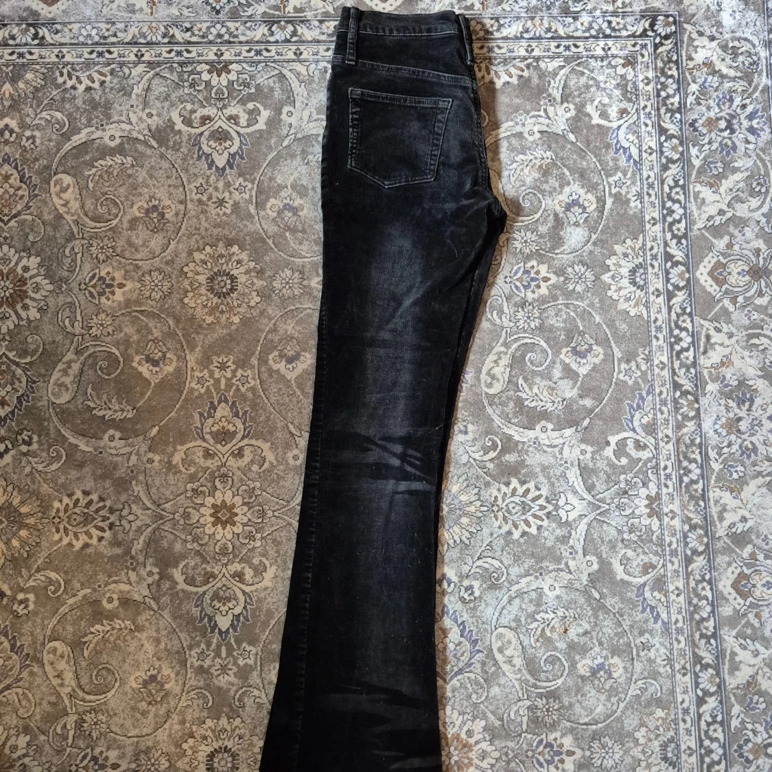 Svarta bootcut jeans - 4