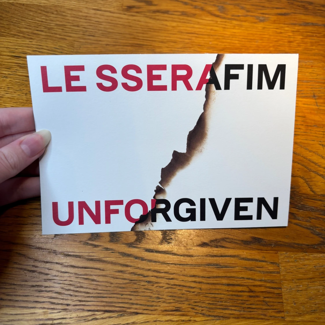 Le Sserafim postcard 