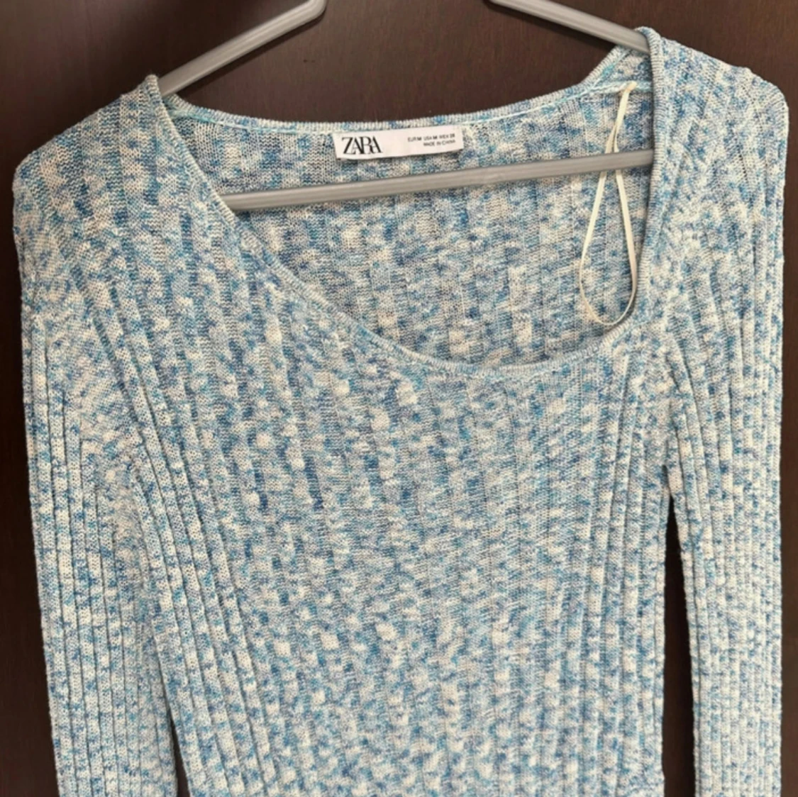 Blåvit ribbad stickad klänning Zara - 3