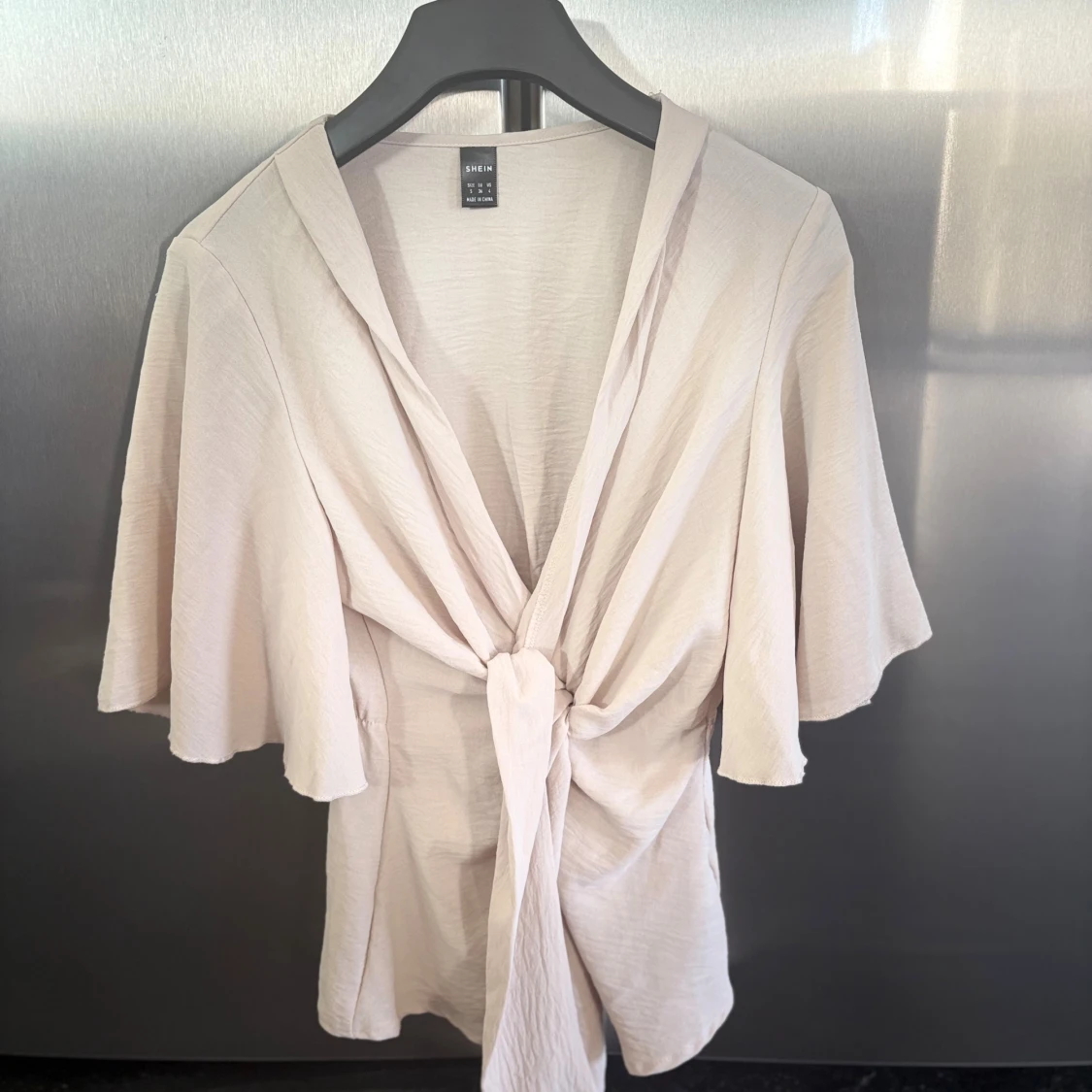 Beige omlottopp med knyt från SHEIN