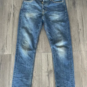 Acne Studios Jeans - Mörkblå jeans från Acne Studios. Straight passform. Midja: 40cm Längd: 102cm Hör gärna av dig vid frågor!