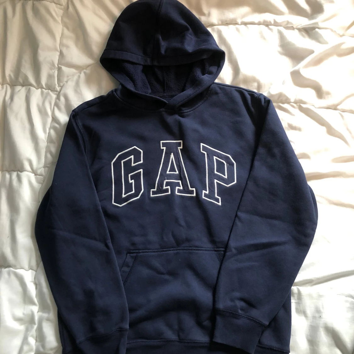 Mörkblå GAP hoodie 