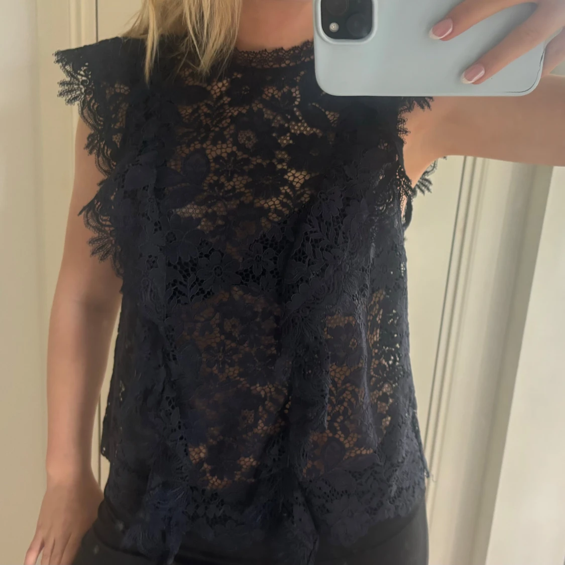 Mörkblå spetsblus från Zara - 1