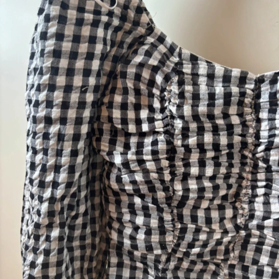 Rutig blus med puffärm från Bik Bok - 1