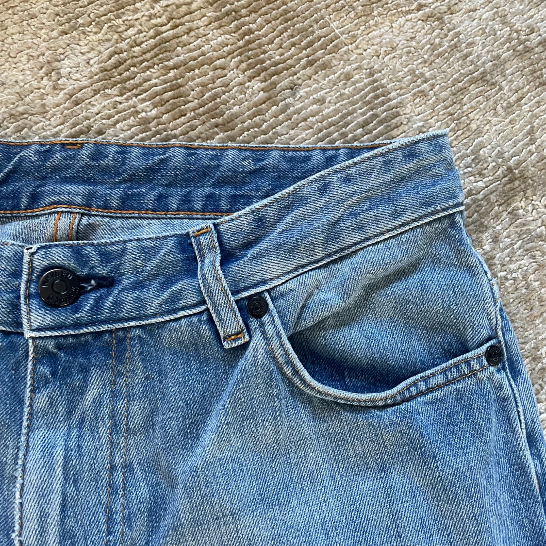 Blå jeans från Whyred, rak modell - 1