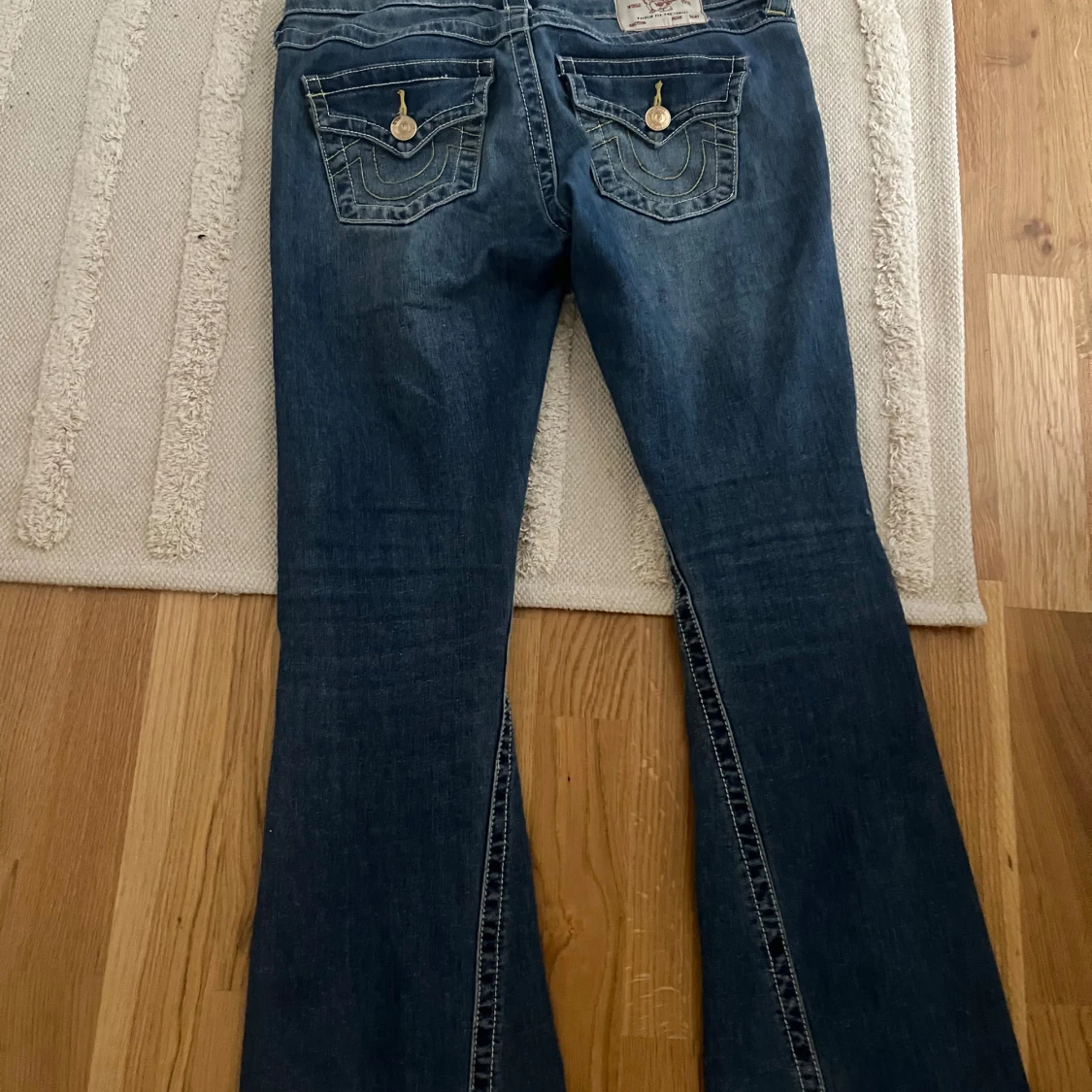 True religion blå bootcut jeans med broderade fickor
