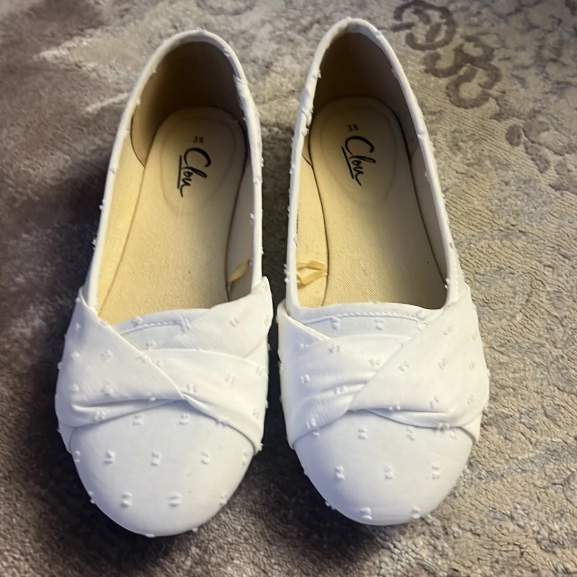 Vita ballerinaskor från Clou, strl 38 - 2