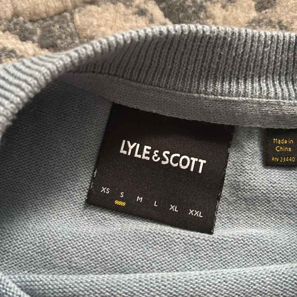 Ljusgrå stickad tröja från Lyle & Scott - 2