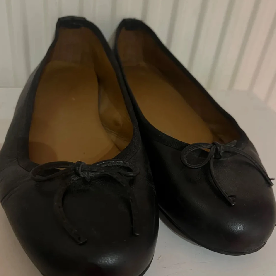 Svarta ballerinaskor i skinn från Billi Bi - 1