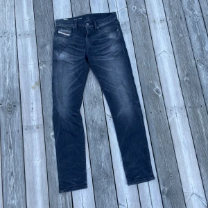 Diesel Jeans  - Säljer dessa väldigt snygga diesel jeansen. Dessa jeans är nån slimfit variant. Tveka inte på att höra av dig vid minsta fråga.