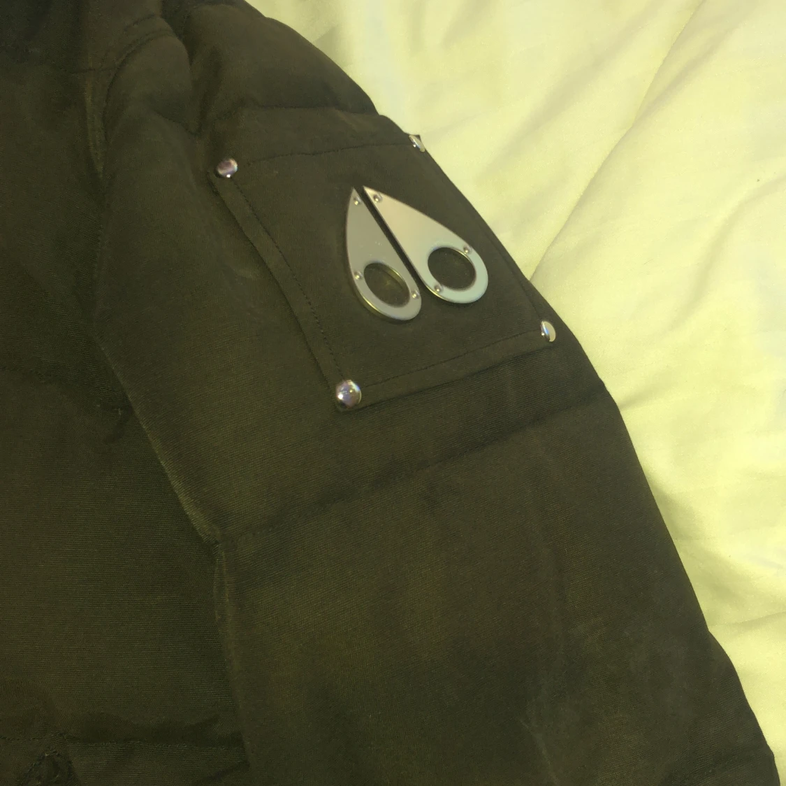 Svart Moose Knuckles dunjacka med päls - 2