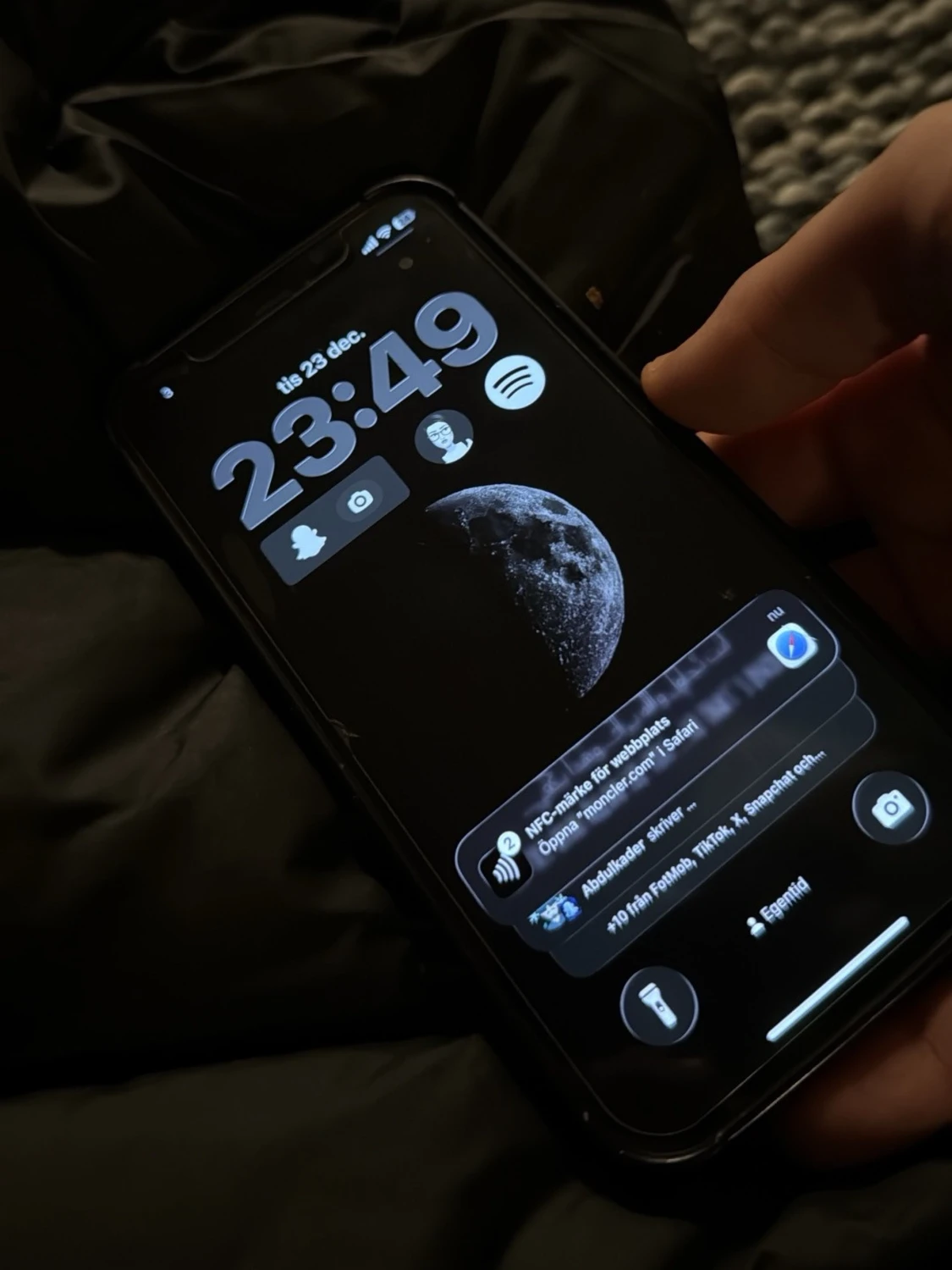 Svart dunväst från Moncler med huva - 4