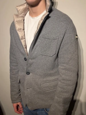 Colmar Jacka - En sjukt snygg och unik jacka från colmar i fint skick! Storlek 46, sitter som S. Går att vända så att dunet är på utsidan. Hör av er vid frågor! 