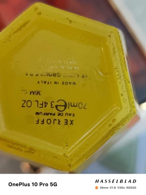 Färgstark Xerjoff parfym 70ml - Exklusiv Eau de Parfum från Xerjoff, levereras i en färgstark förpackning. Flaskan innehåller 70ml och är tillverkad i Italien. Perfekt för dig som gillar unika och snygga designer.