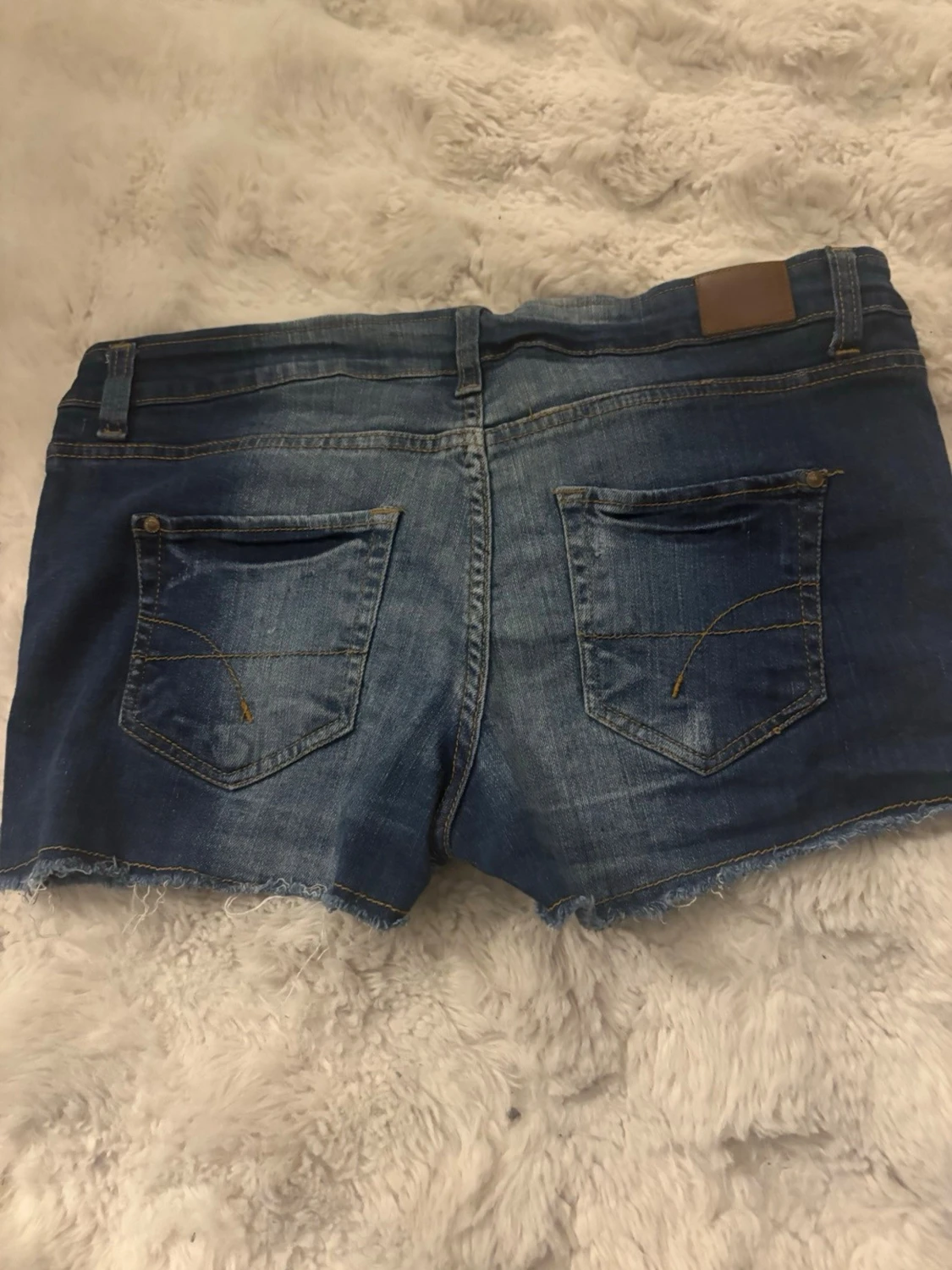 Blå jeansshorts med broderi ifrån  Green Coast - 1