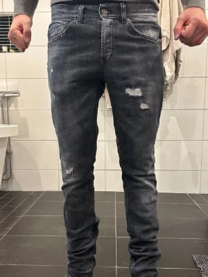 Dondup George  - Rikigt feta dondup i moddelen George dom är i fint skick bara att höra av sig vid frågor och funderingar priset är ej hugget i sten 